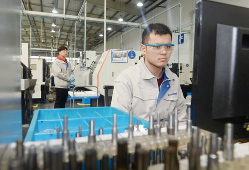 黃欽調(diào)研惠山區(qū) 再領(lǐng)改革創(chuàng)新之先 再鼓爭(zhēng)先創(chuàng)優(yōu)之勁，以新能源技術(shù)開發(fā)引領(lǐng)區(qū)域轉(zhuǎn)型崛起